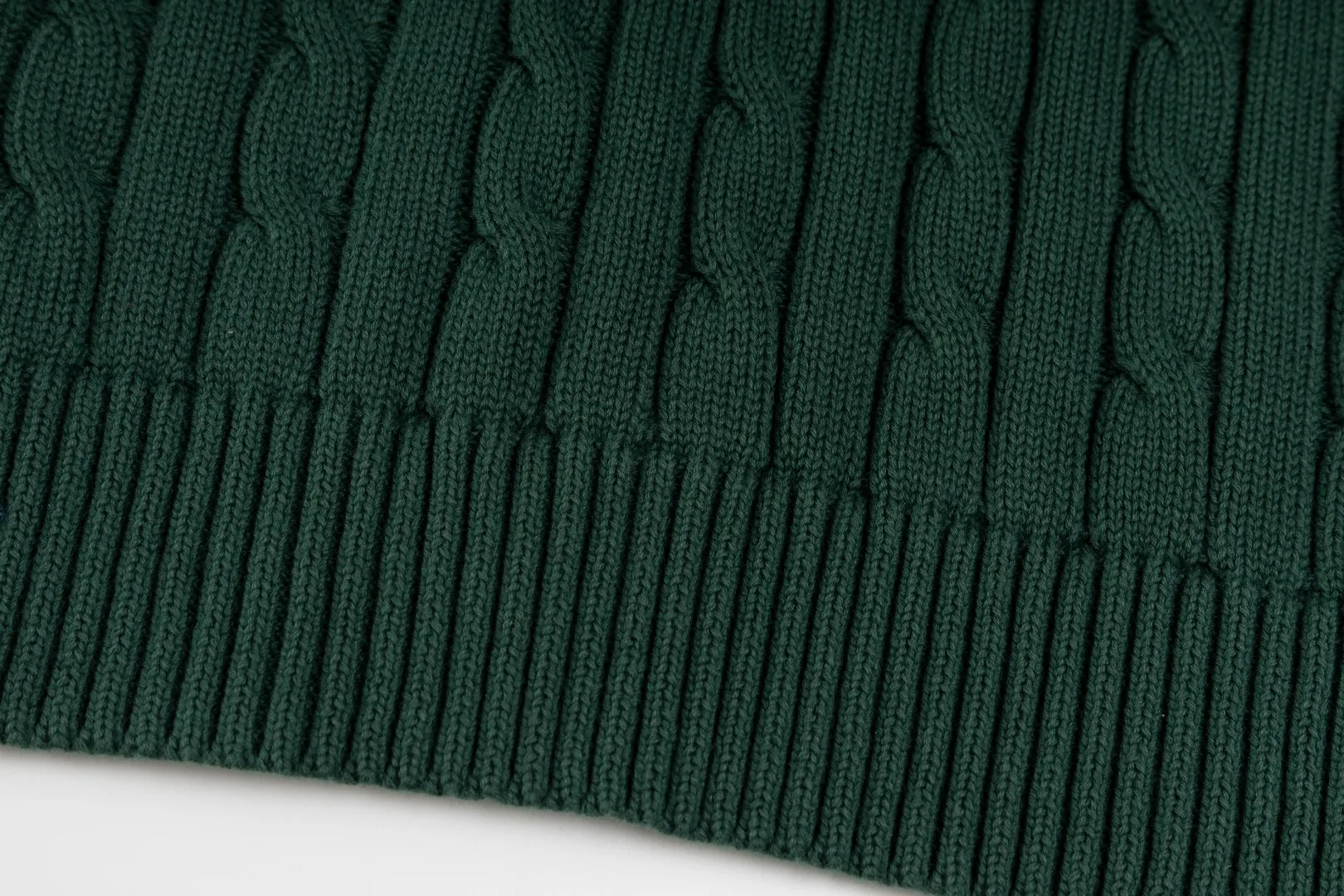 P210 #R90 RALPH LAUREN Thirteen colors of Ralph Lauren classic small label embroidery V-neck pullover cable cardigan sweater women's top, high-density LOGO embroidery on the chest, original customization of tag accessories. Made of pure cotton yarn, pure cotton is skin-friendly and comfortable, small label war horse embroidered twist button V-neck sweater🐎High quality, follow the blogger to learn how to wear it! Let’s buy a Ralph Lauren cable sweater. It’s a super hard-to-find series after it became popular. It’s hard to find one on the official website. It’s simple and practical to wear, with a lazy and loose feel. The thickened fabric has more texture, feels soft and delicate, and has a loose fit. Whether worn alone or layered, you can wear different styles of fashion with just one piece!   Size： Sleeve length: 60/61/62/63